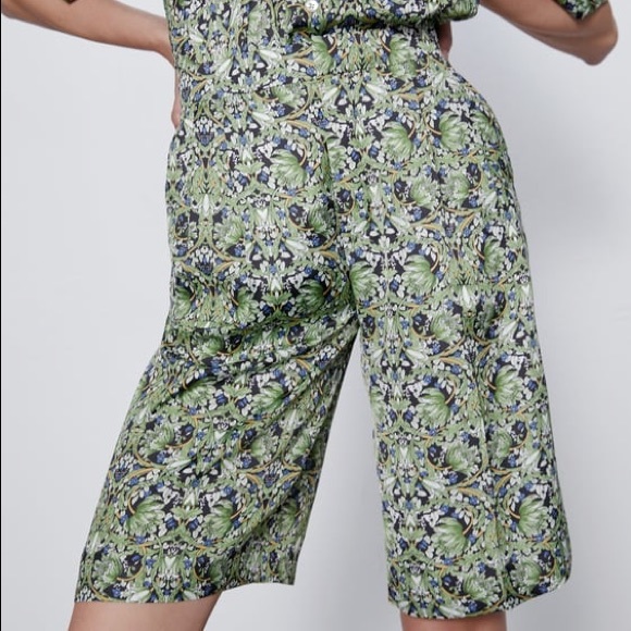 Zara FLORAL HIGH WAIST BERMUDAS Shorts w/Pockets - Picture 2 of 10